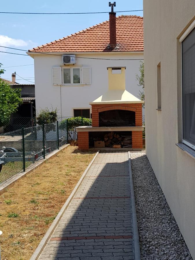 Vila Mila Apartments Sukošan Kültér fotó